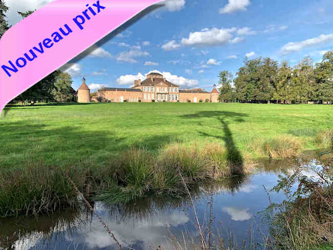 Château monument historique 700 m² à vendre au centre de la France Allier / Nièvre, chapelle, communs 1000 m²; parc 16 ha avec pièce d’eau, puits